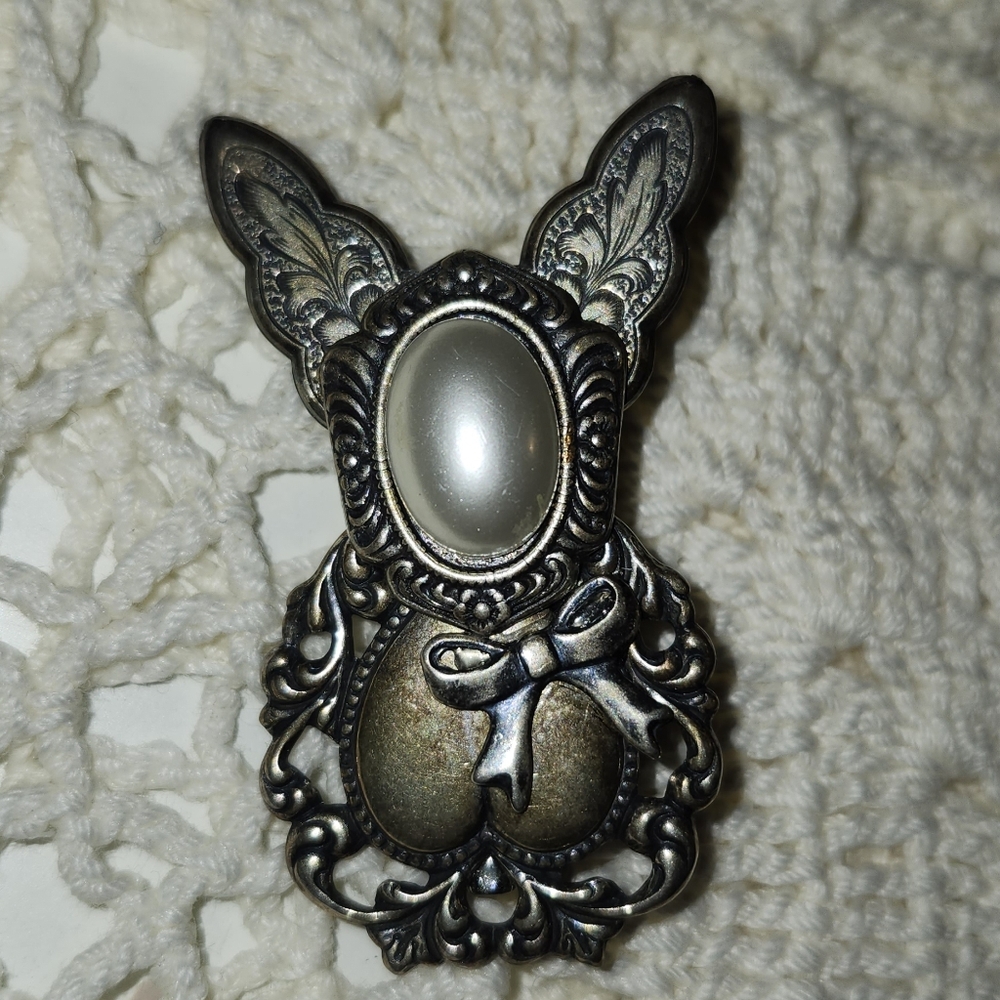 Vintage Style Silver Rabbit Brooch